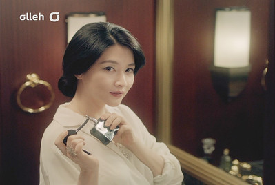 Lee Young-Ae, an actress who left TV after starring at the huge hit drama “Dae Jang Geum”, came back in 10 years through drama-styled CF.On October 22, she showed up at the trailer of KT's housewives-targeting olleh smart phone pad advertising, wherein she appeared as a mysterious woman with fascinating beauty, 180 degree different from her traditional image of elegance. Her beauty is unbelievable given that she gave a birth only eight months ago.  
