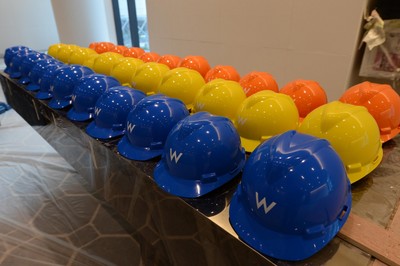 廣州W酒店舉辦獨家預覽活動“尚映會”，其中包含在工地舉辦的創意酒店揭秘之旅。