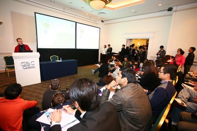 2010年《憤怒的小鳥》制作人Peter首次出現在中國被粉絲圍攻