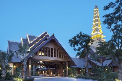 全新西雙版納避寒皇冠假日度假酒店，置身傣家王族風范客房、熱帶雨林式花園，盡情發(fā)揮你的想象，邂逅這迷人自然！