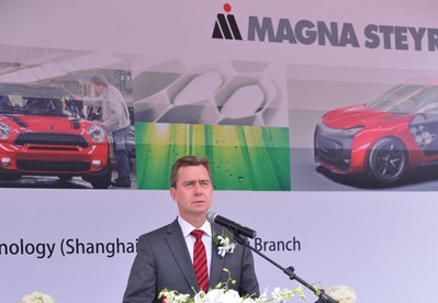 麥格納斯太爾汽車技術及工程總裁卡爾發言