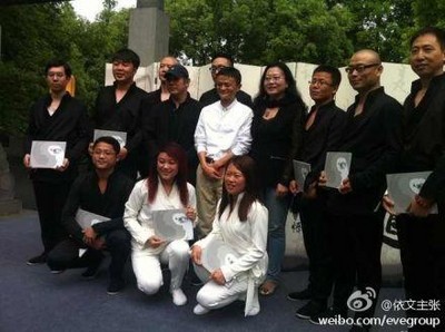 馬云、李連杰、夏華共同推廣太極禪，在淘寶大學悟道之旅中，為十佳淘寶大賣家頒發了太極禪云手一段證書，并與全球十佳網商以及淘女郎一起體禪悟道