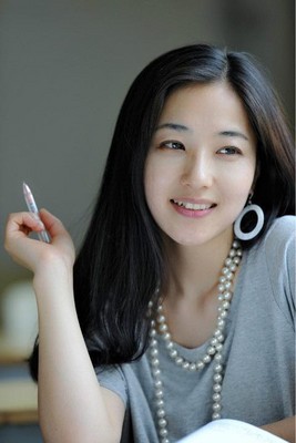 知性優雅的“汽修女神”李莉娜