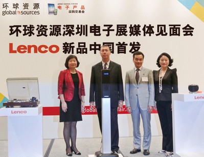 主辦方環(huán)球資源首席執(zhí)行官區(qū)乃光先生（右二）與參展商代表 Lenco 首席執(zhí)行官 Kresimir Secak 先生（左二）、環(huán)球資源中國(guó)內(nèi)貿(mào)發(fā)展部副總裁任麗峰女士（左一）及環(huán)球資源企業(yè)事務(wù)副總裁蘇慧雯女士（右一）在“2013環(huán)球資源深圳電子展暨 Lenco 新品中國(guó)首發(fā)媒體見(jiàn)面會(huì)”上合影。