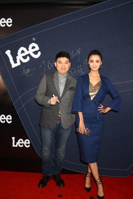 圖片7 Lee《好奇不滅》微電影發布會新聞照片-葉念琛導演與張歆藝合照