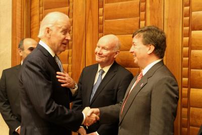 美國副總統約瑟夫.拜登會見中國美國商會會長葛國瑞<br />（照片來源：美國大使館）